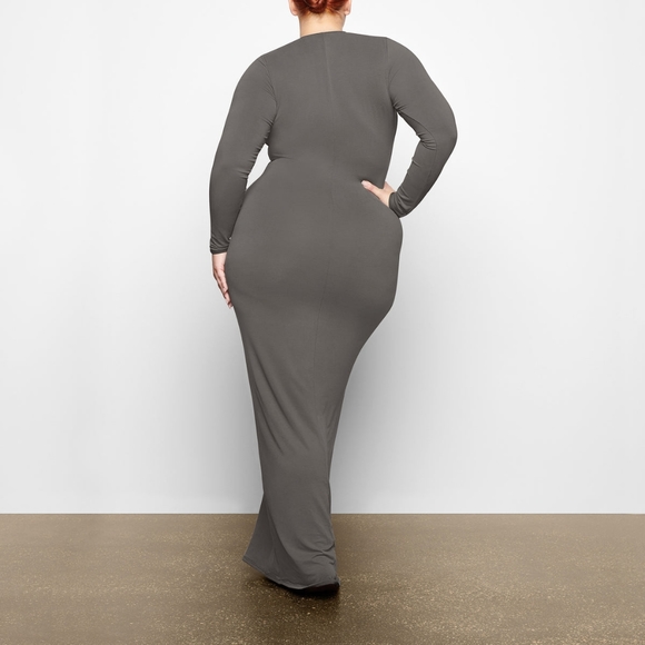 1. NWT SKIMS SMOOTH LOUNGE CREW NECK LONG SLEEVE DRESS IN GUNMETAL - Picture 4 of 7